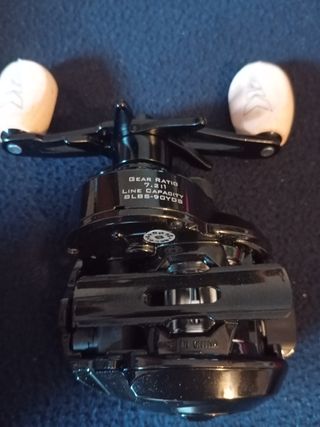 Carrete Kastking Megatron Negro izquierdo