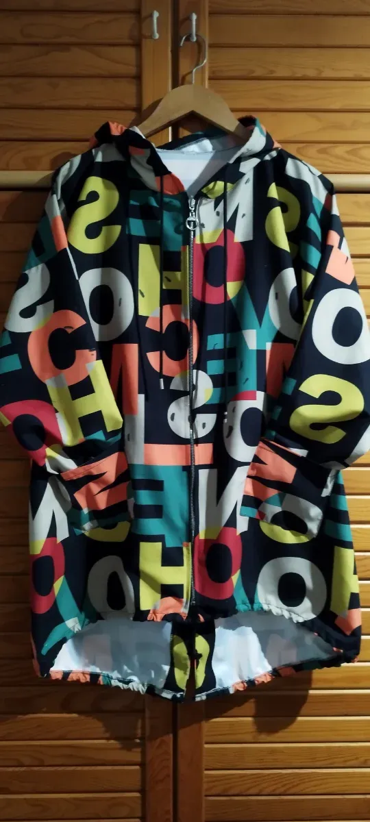 Cortavientos estampado multicolor