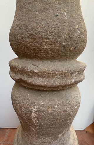 Columna de piedra antigua S. XVIII