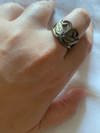 Anillo tribal hojas oro y verde