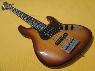 Bajo Sire Marcus Miller V5-24 5 cuerdas