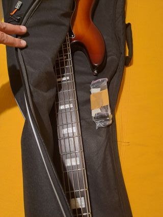 Bajo Sire Marcus Miller V5-24 5 cuerdas