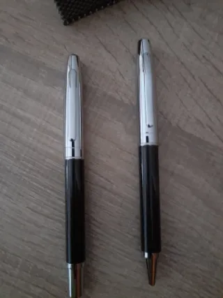 Bolígrafo  y rotulador elegante plateado y negro