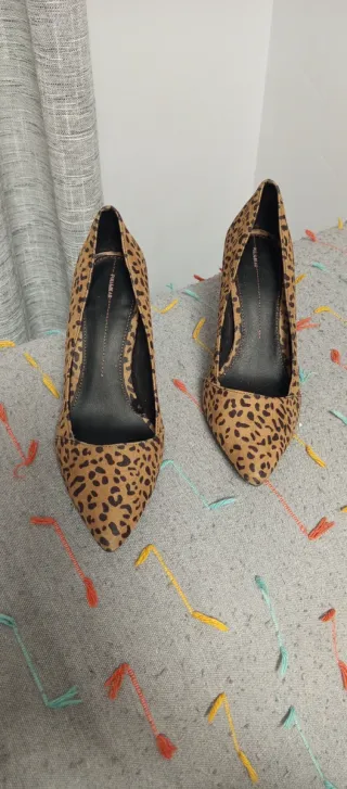 Zapatos tacón estampado animal print