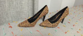 Zapatos tacón estampado animal print