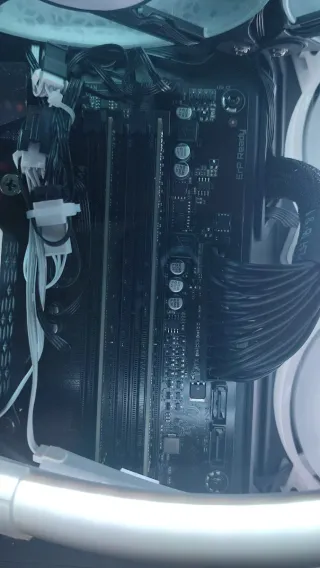 PC Gaming Ryzen 7 5800X + RX 7900 XTX