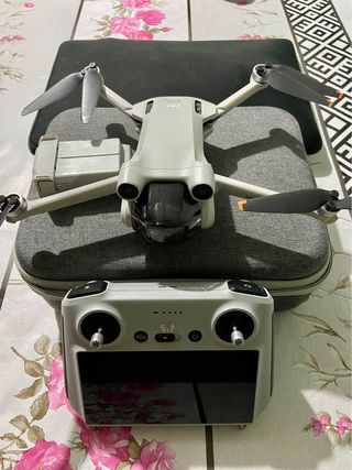 DJI Mini 3 Pro Drone con Mando RC2