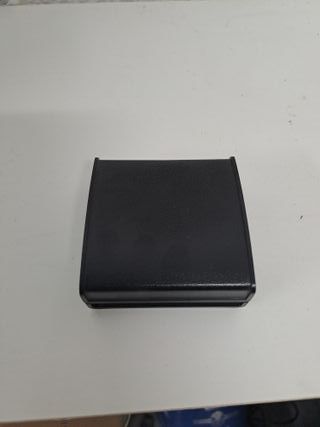 Alfiler de corbata dorado con piedra