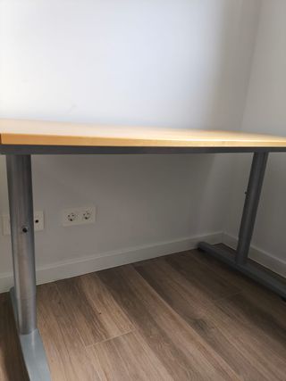 Mesa escritorio IKEA Galant madera y metal