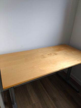 Mesa escritorio IKEA Galant madera y metal