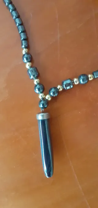 Collar de hematies con colgante