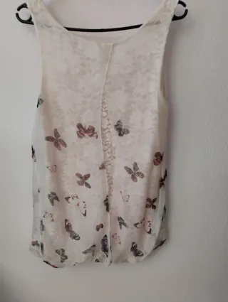 Camiseta sin mangas con mariposas