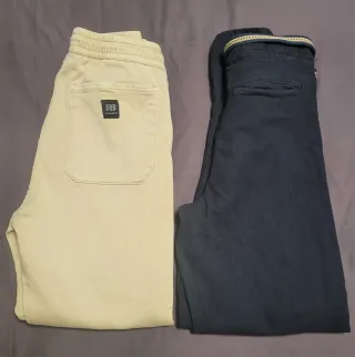 Pantalones beige y azul