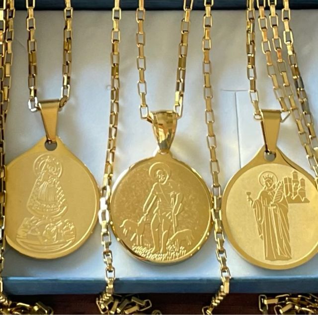 Medalla Santa Bárbara y Cadena Acero con Oro 18K.