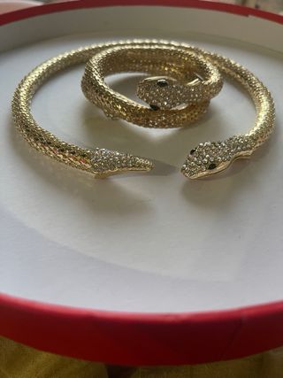 Collar y pulsera serpiente dorada