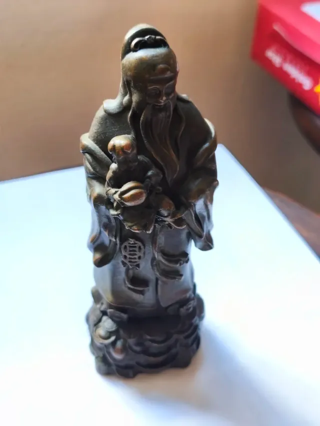 Figura cobre Santo Chino con niño