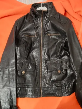Chaqueta de cuero negra