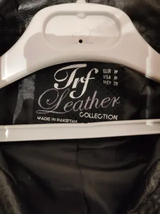 Chaqueta de cuero negra