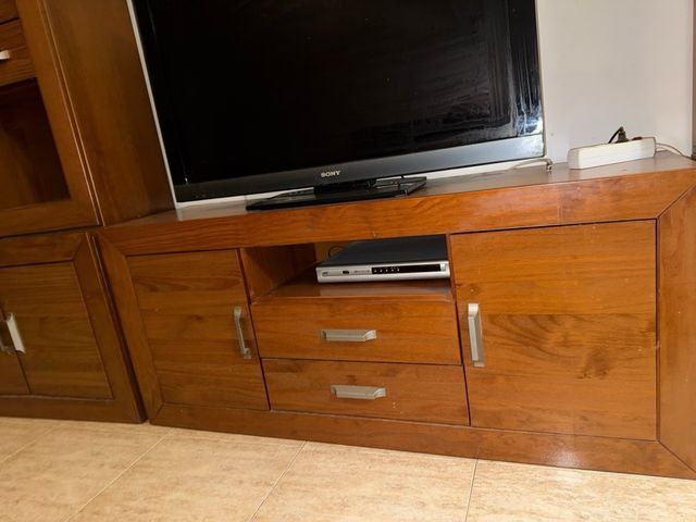 Mueble de salón madera y cristal