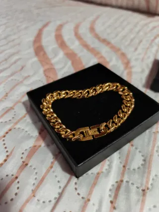 Pulsera de acero inoxidable dorado. Maciza. Nueva.