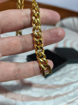 Pulsera de acero inoxidable dorado. Maciza. Nueva.