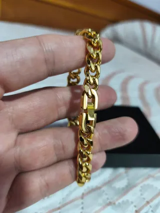 Pulsera de acero inoxidable dorado. Maciza. Nueva.
