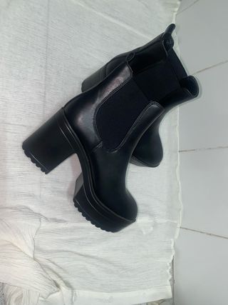 Botines Mary Paz negros plataforma