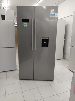 Nevera combi Beko Americana altura 1.79