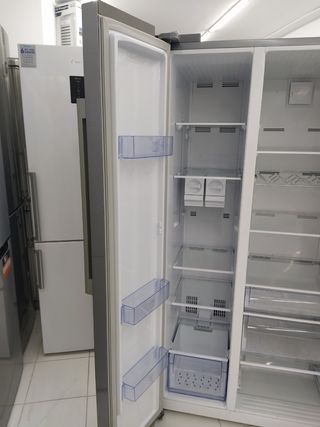 Nevera combi Beko Americana altura 1.79