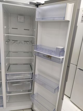 Nevera combi Beko Americana altura 1.79