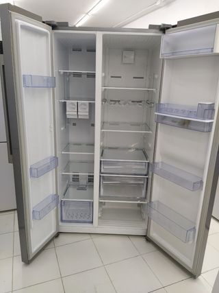 Nevera combi Beko Americana altura 1.79