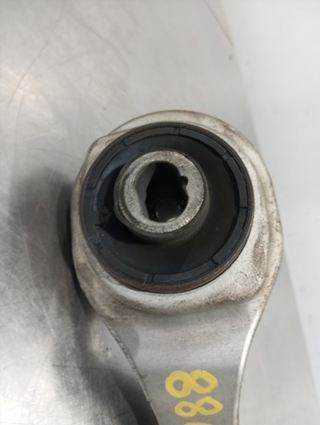 BRAZO SUSPENSION INFERIOR DELANTERO DERECHO MERCE