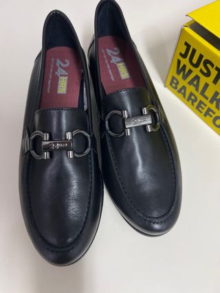 Zapatos negros 24 HRS talla 42