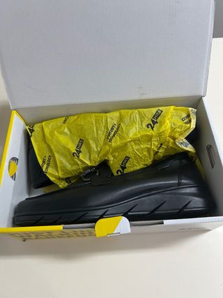 Zapatos negros 24 HRS talla 42