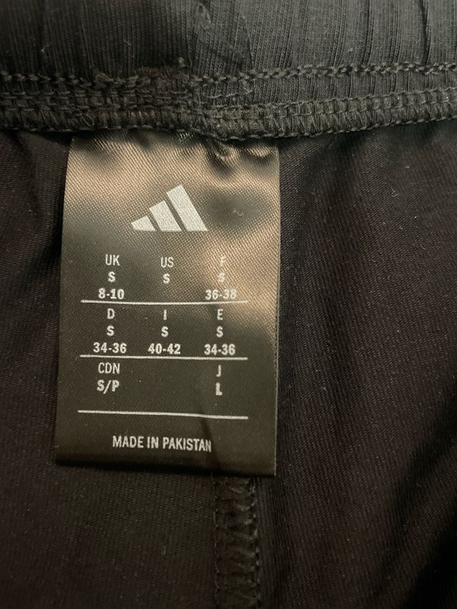 Shorts Adidas Negro con Rayas