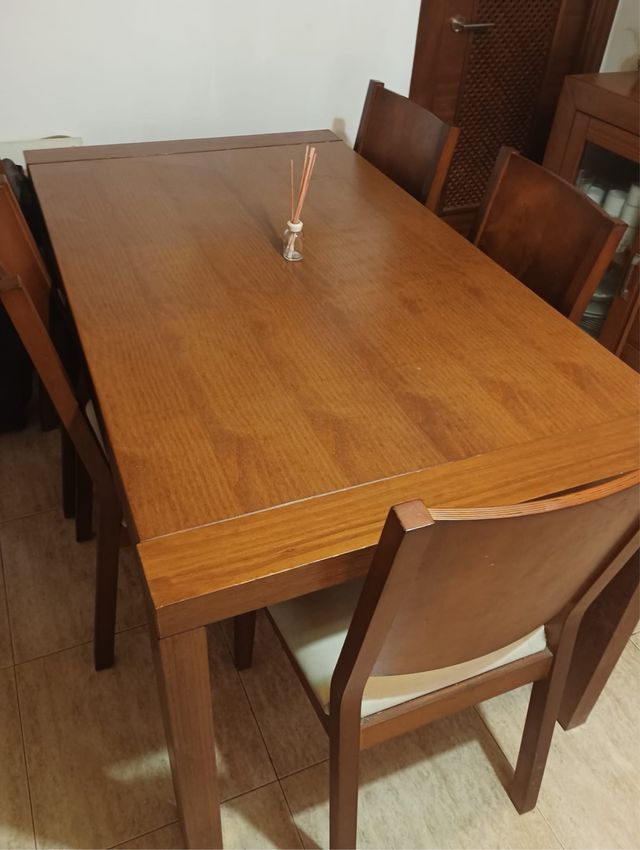 Mesa y 4 Sillas Comedor Madera