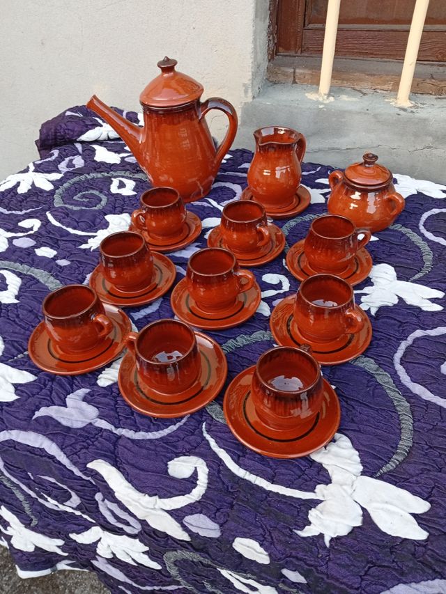 Juego antiguo de café de barro cocido