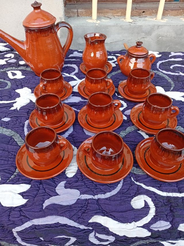 Juego antiguo de café de barro cocido