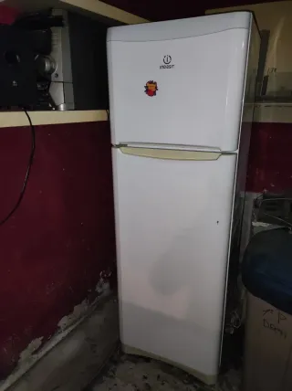 Nevera blanca con congelador