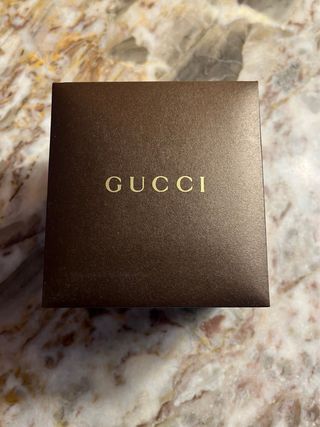 Elegante orologio Gucci Bee marrone e oro.