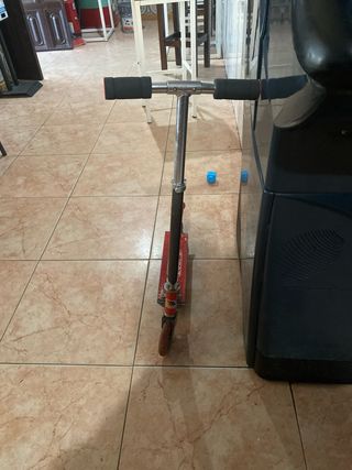 Patinete infantil rojo hasta 6 años 