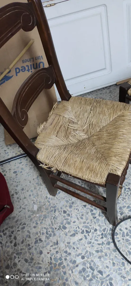 3 Sillas de madera con asiento de enea