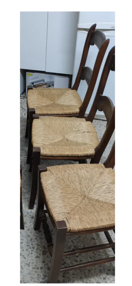 3 Sillas de madera con asiento de enea