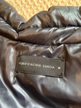 Plumas Purificación García Negro