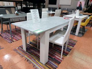 Mesa Extensiblepara Comedor o Cocina con sillas