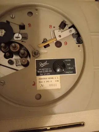 Tocadiscos antiguo beige y verde