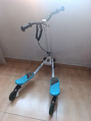 Patín azul y blanco