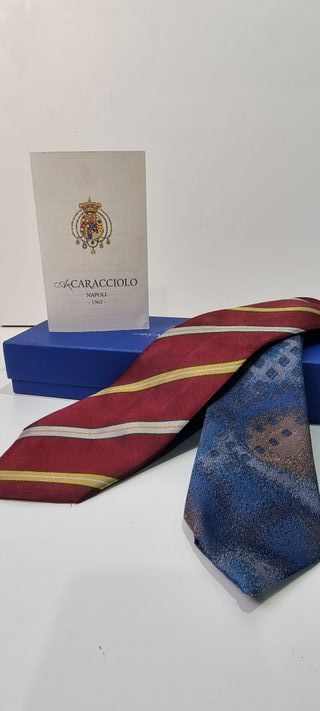 Corbatas Caracciolo Nápoles Italia