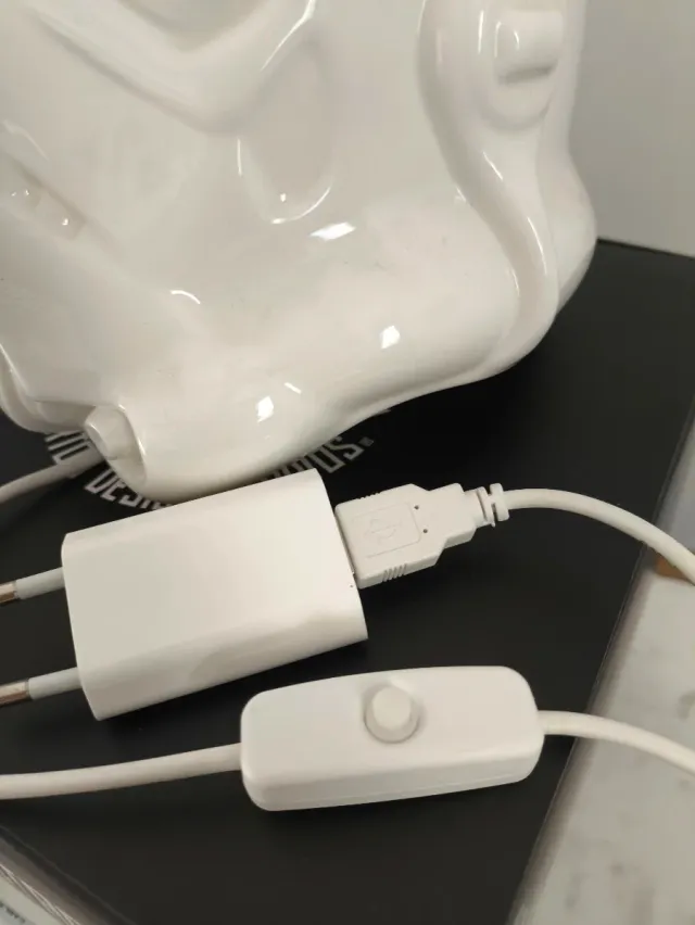 Lampara Casco Stormtrooper Star Wars Cerámica USB