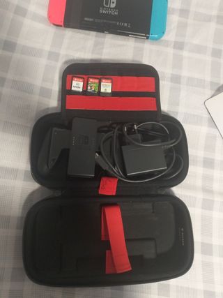Nintendo Switch con juegos y cargador
